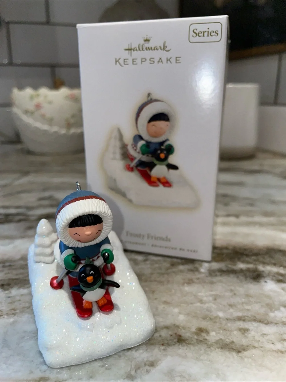 Hallmark 2009 Frosty Friends Eskimo Penguin Skiing Ornament #30 in Series IOB